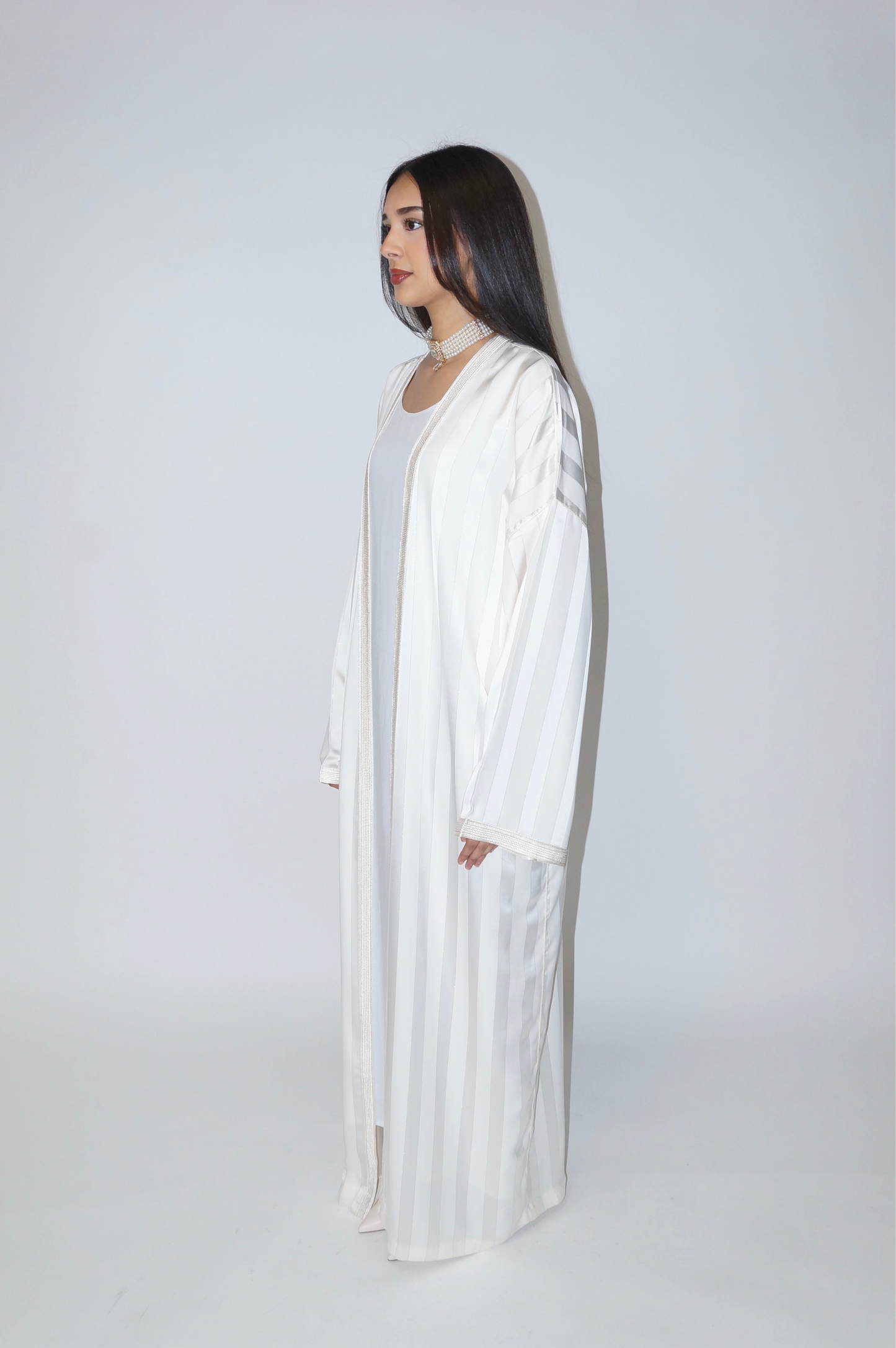 AMIRA Abaya - Puderweiss