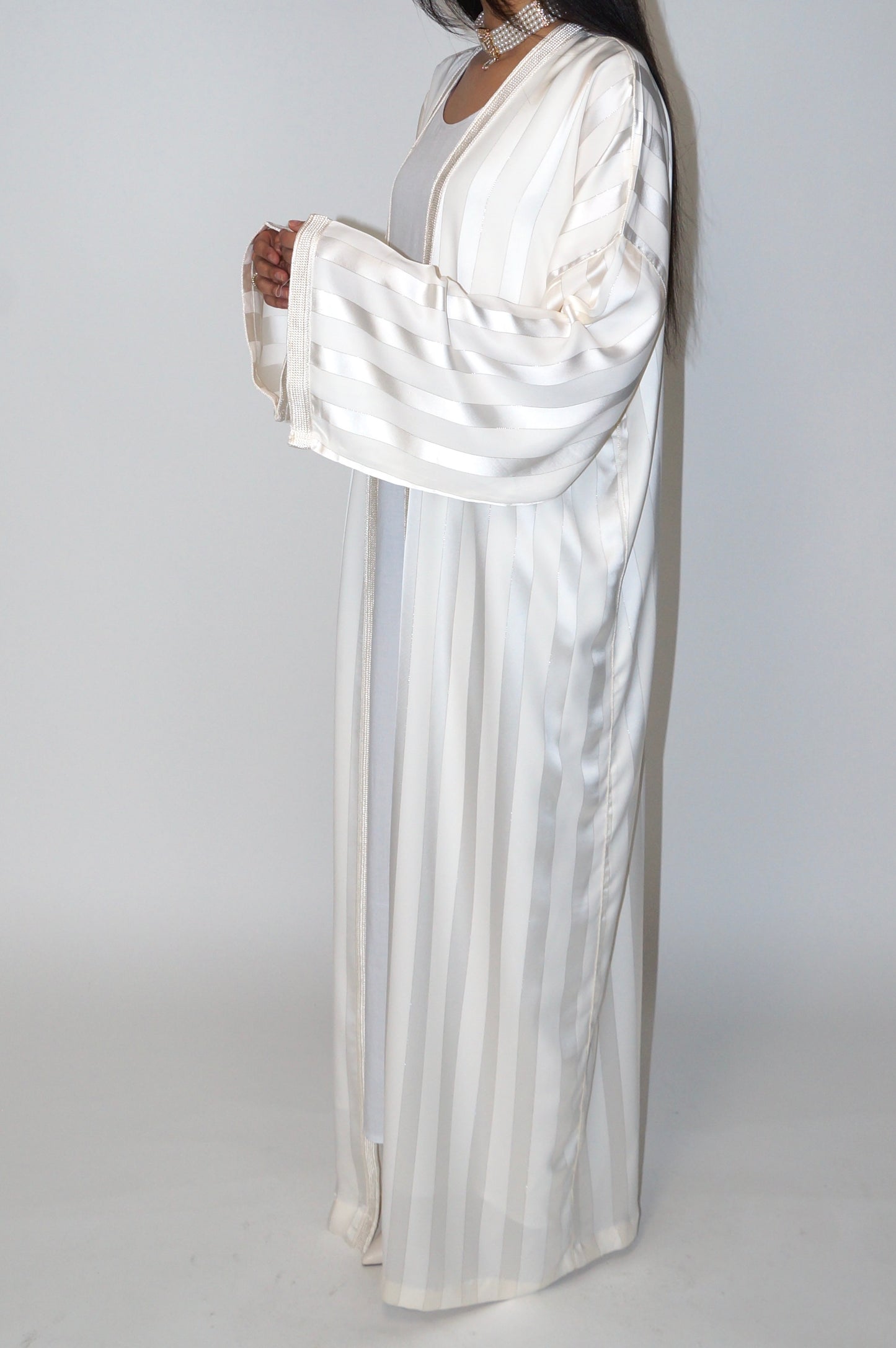 AMIRA Abaya - Puderweiss