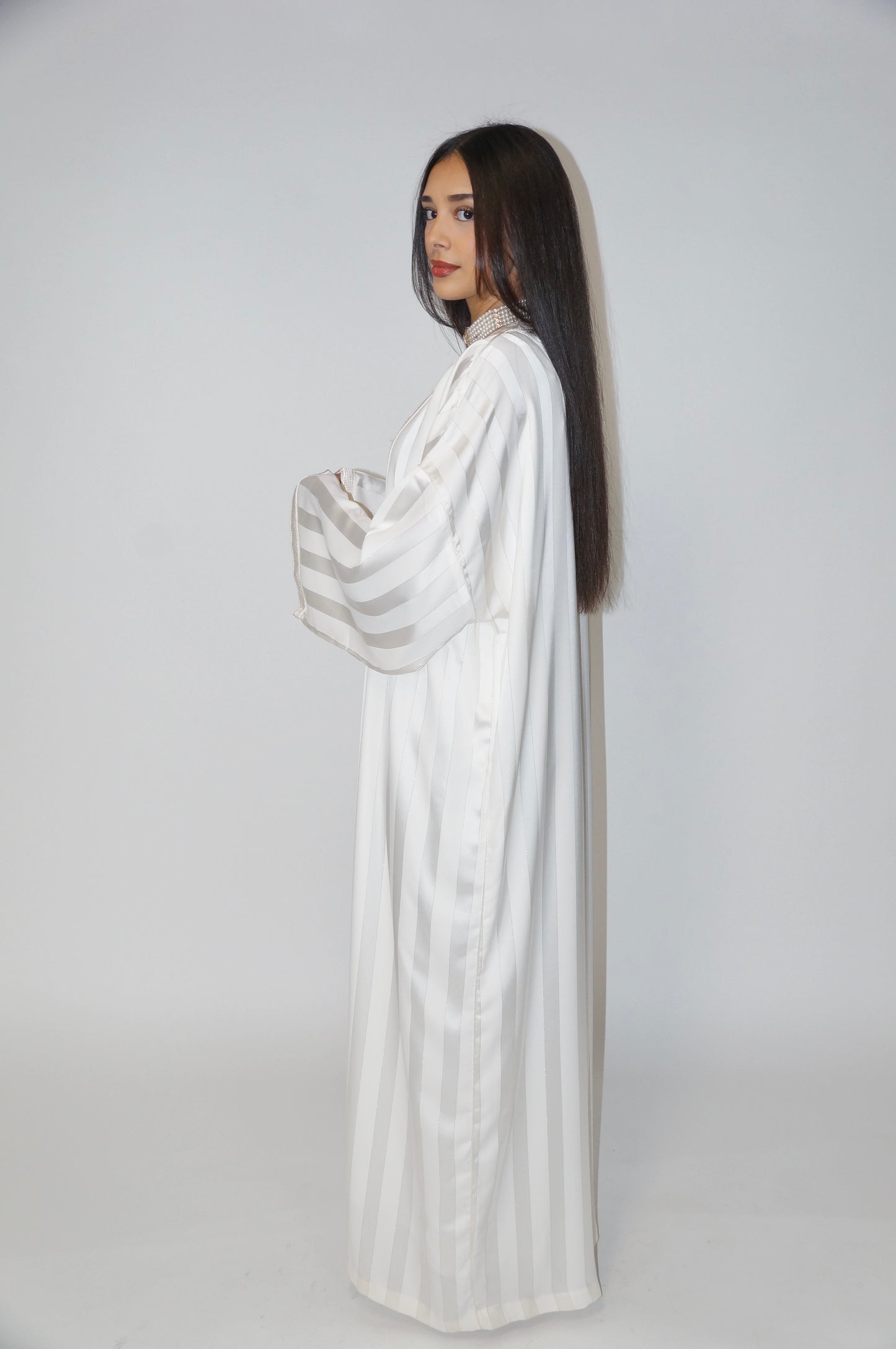 AMIRA Abaya - Puderweiss