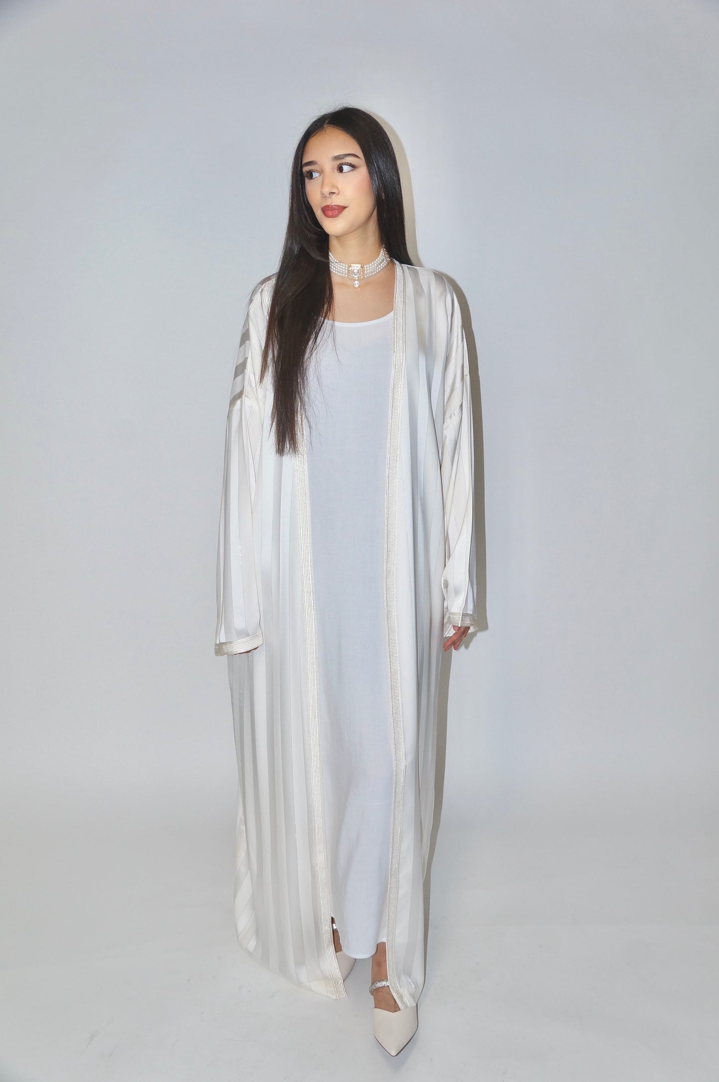 AMIRA Abaya - Puderweiss