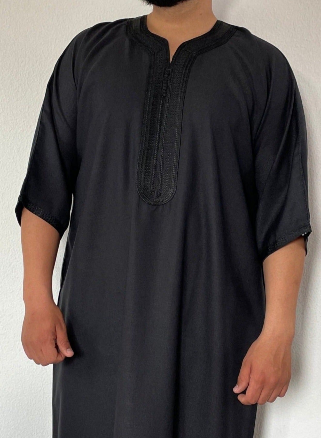 Schwarze Gandoura mit Muster Tarza