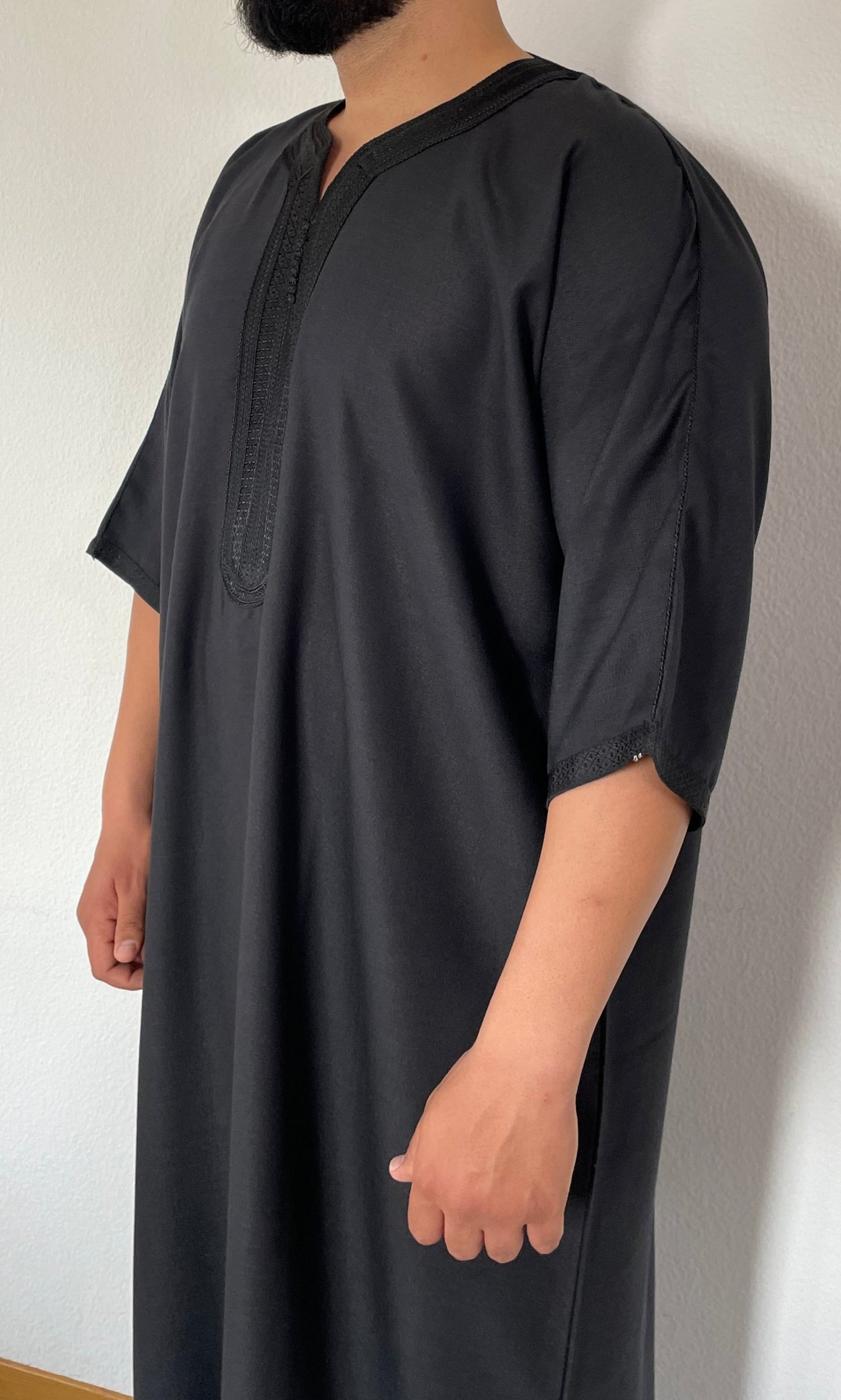 Schwarze Gandoura mit Muster Tarza